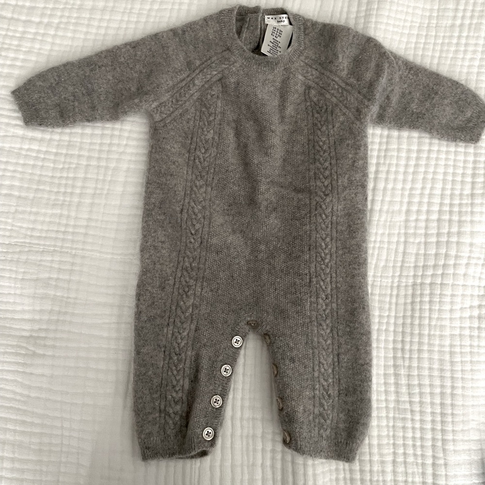Max Studio Baby sweater romper 0-3m
